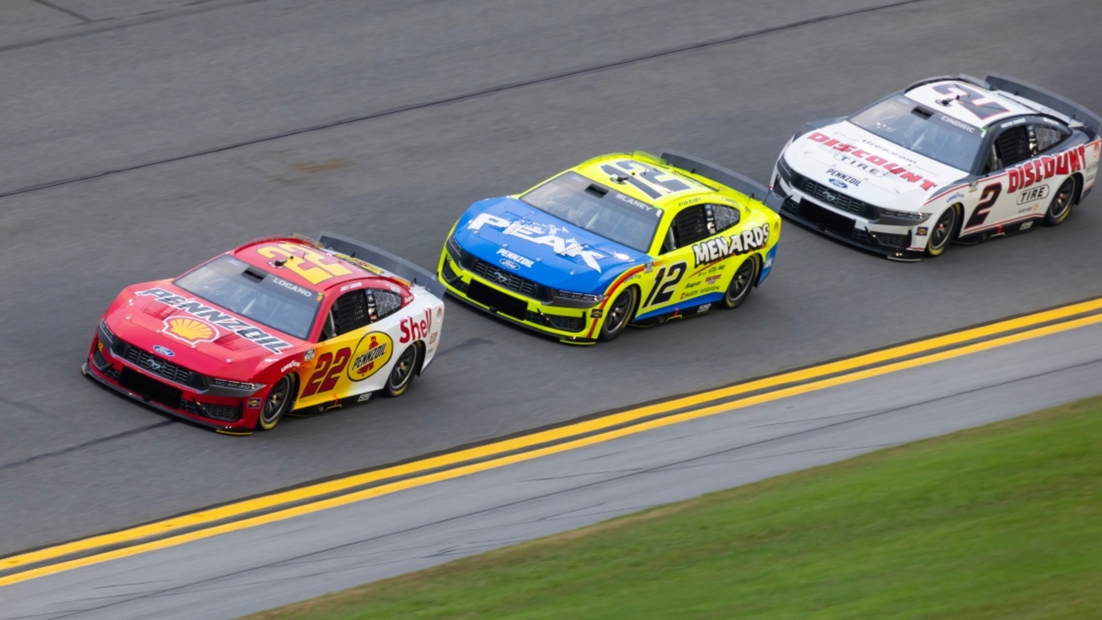 Kevin Harvick puts NASCAR Cup field on watch ahead of Penske playoff run