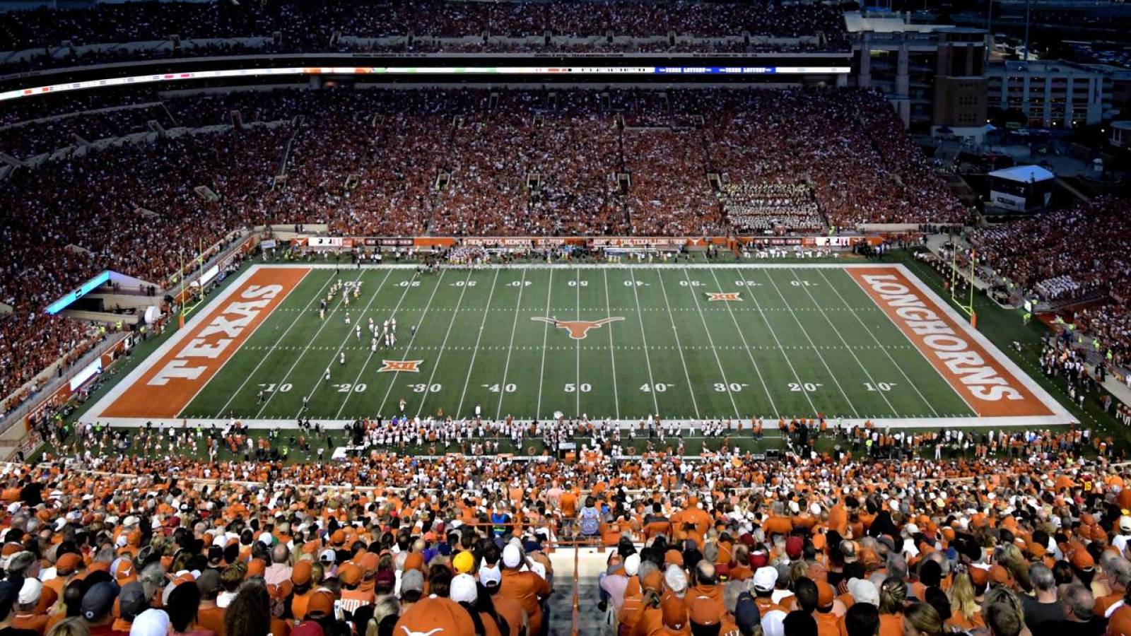 Texas Gov Thinks Cfb Will Start On Time With Fans Yardbarker