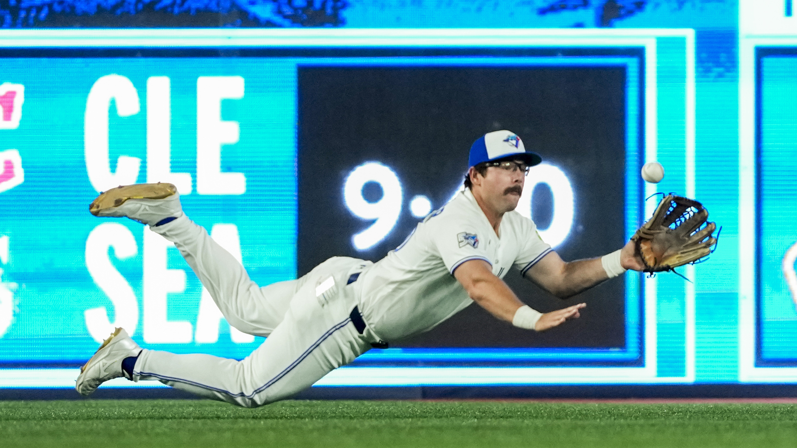 Blue Jays Davis Schneider deserves more playing time