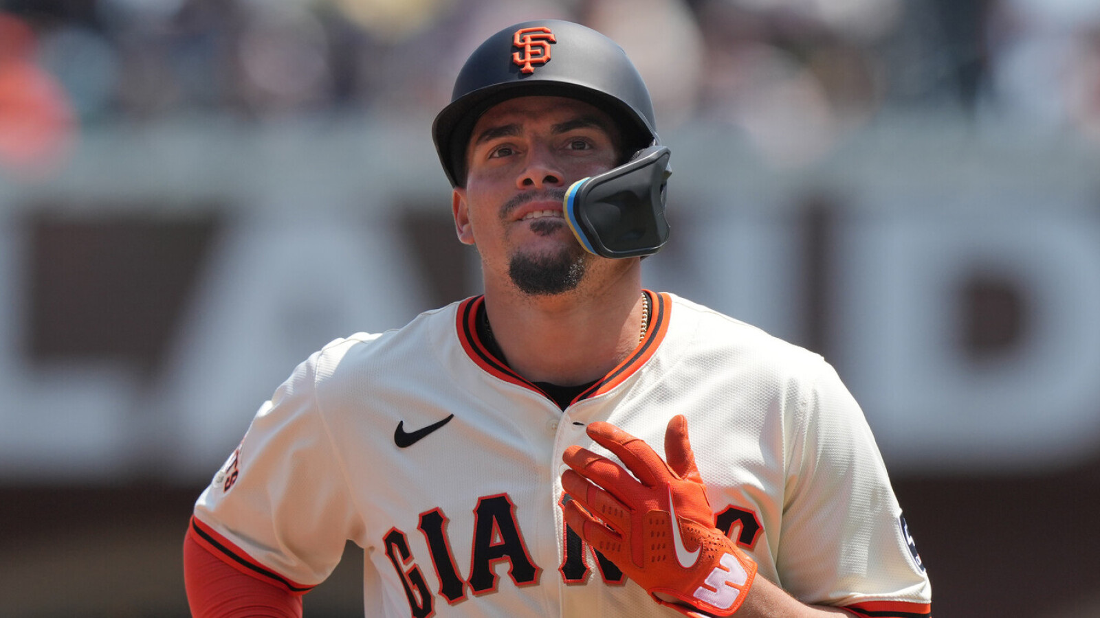 Watch: Giants' Willy Adames catches fire vs. Rockies