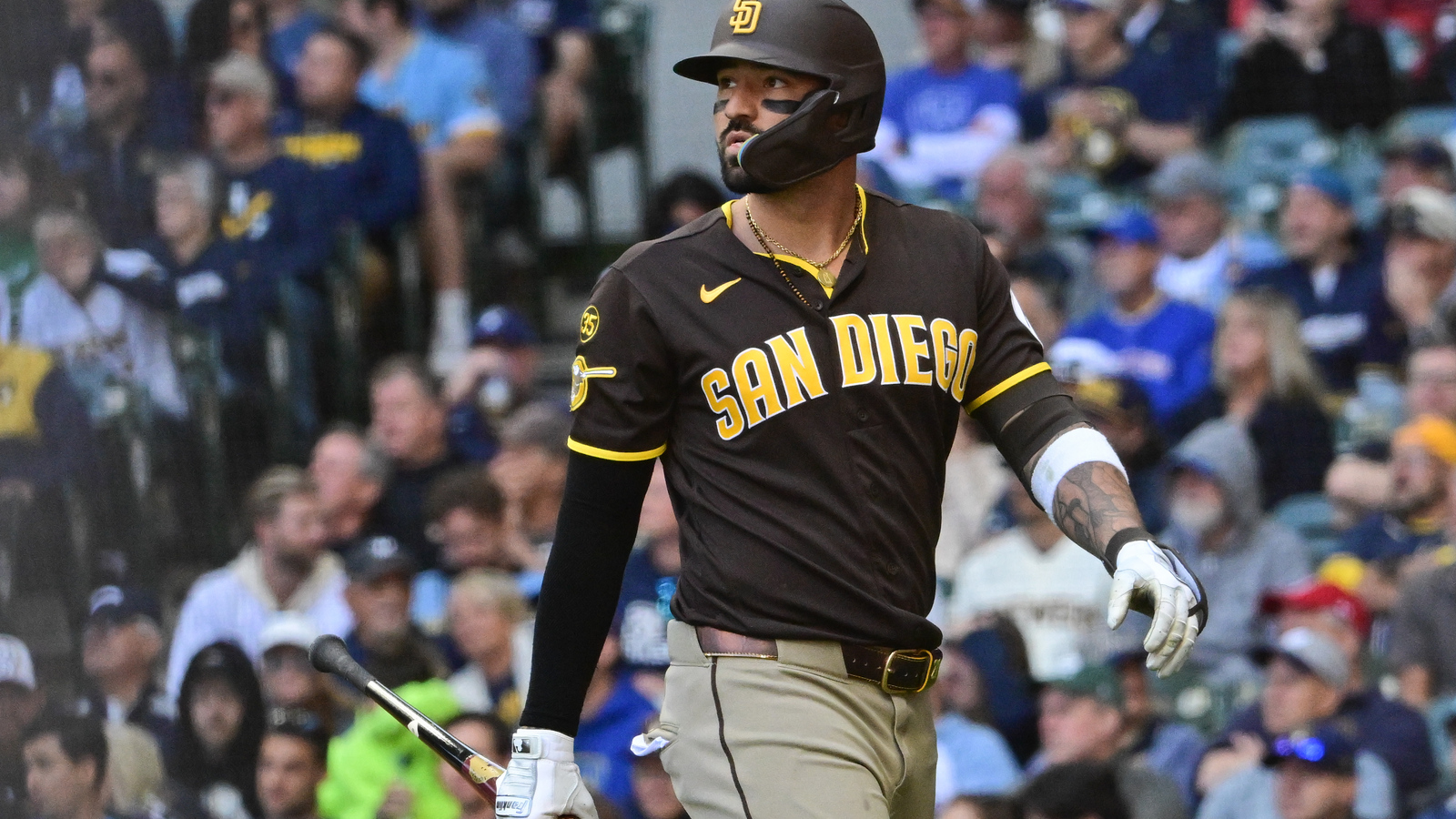 Padres end Nick Castellanos experiment