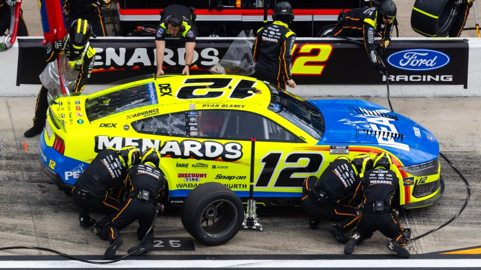 Former Ryan Blaney tire changer Skip Flores calls for changes to No. 12 pit crew after repeated mistakes