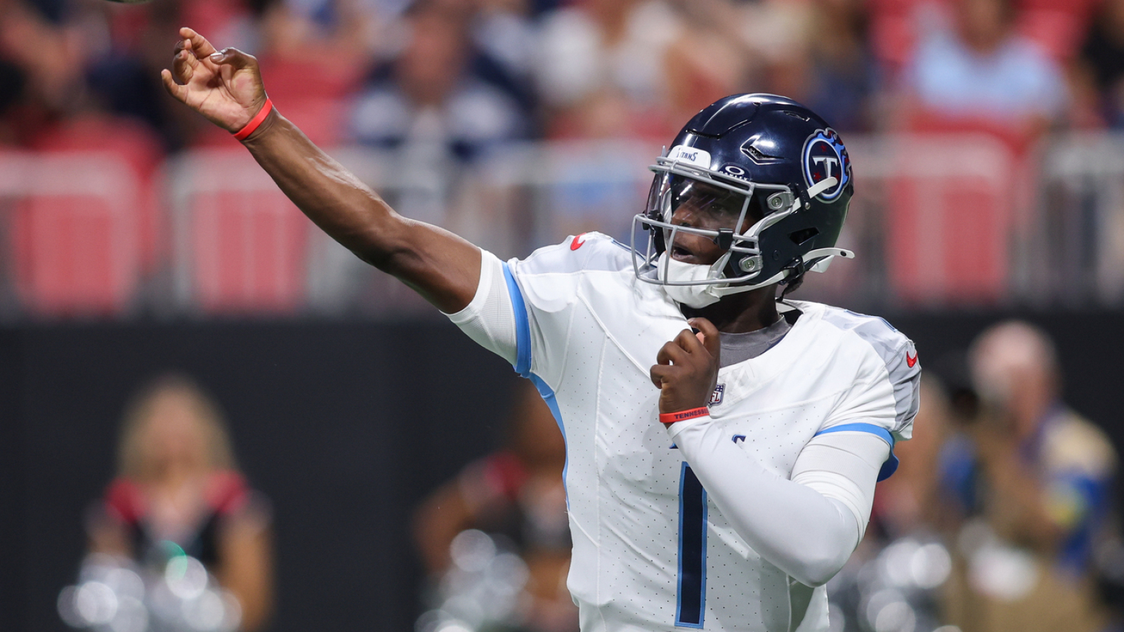 Titans rookie QB Cam Ward learns key lesson after incident with three-time Pro Bowler
