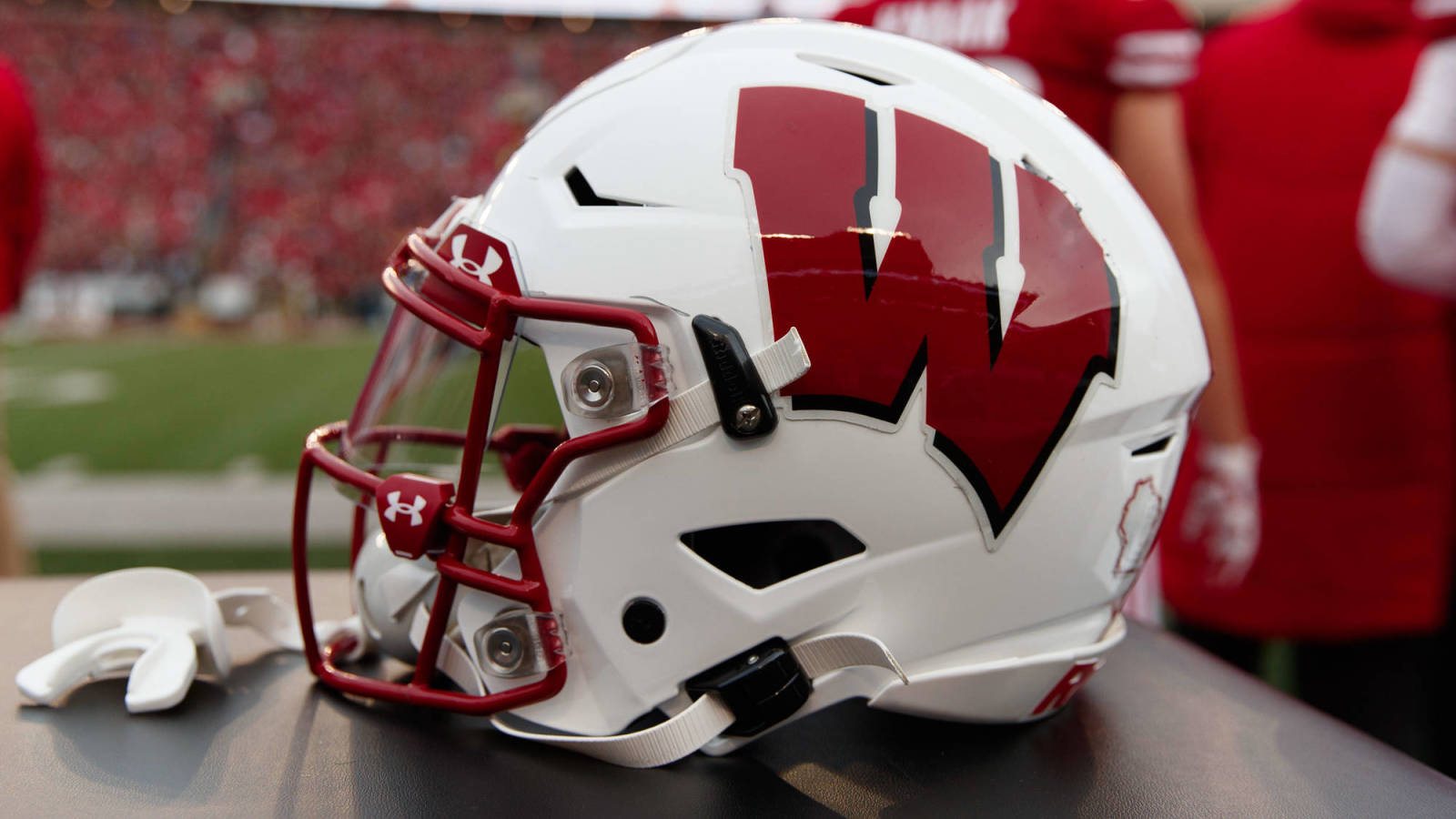 Wisconsin Badgers Football Program Has 16 Active Covid 19 Cases Yardbarker