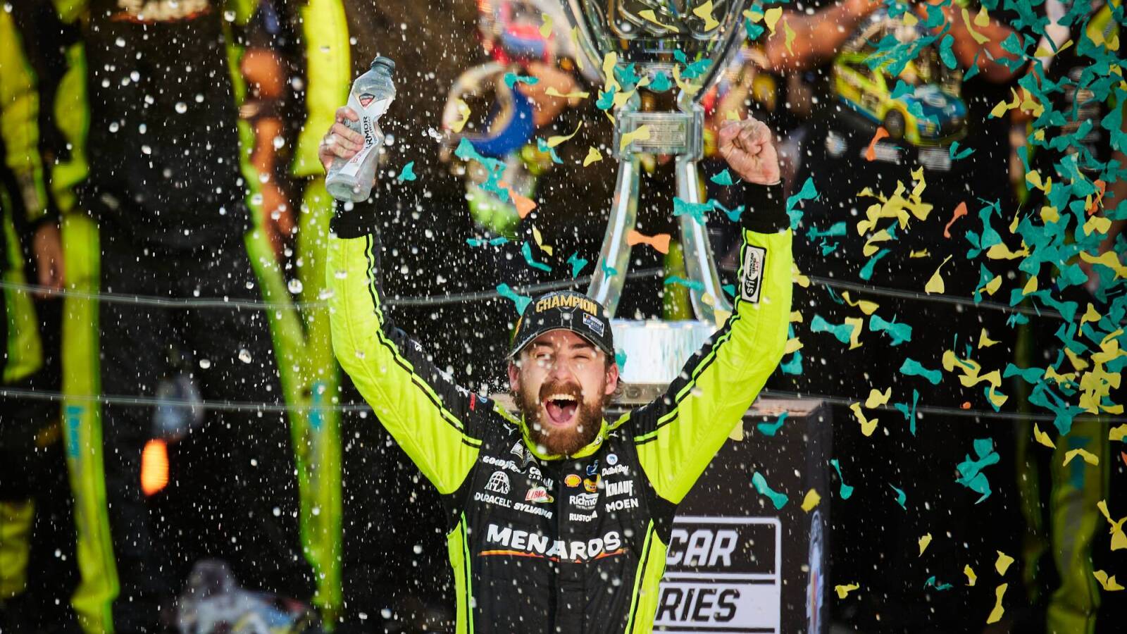 Despite hopes for change, NASCAR championship weekend will return to Phoenix in 2025