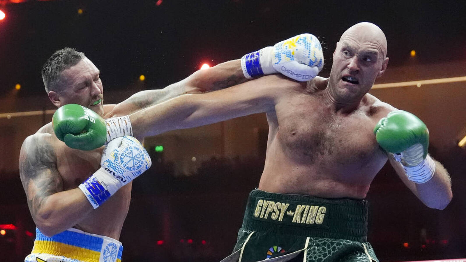 'If he gets hit on the chin,' Lennox Lewis ‘worried’ Tyson Fury overreacted with excessive slimming, legs might give out to wobble