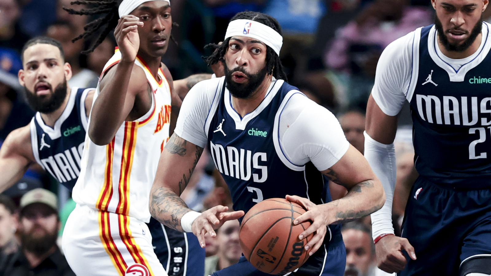 Mavericks' Anthony Davis exits game with another injury