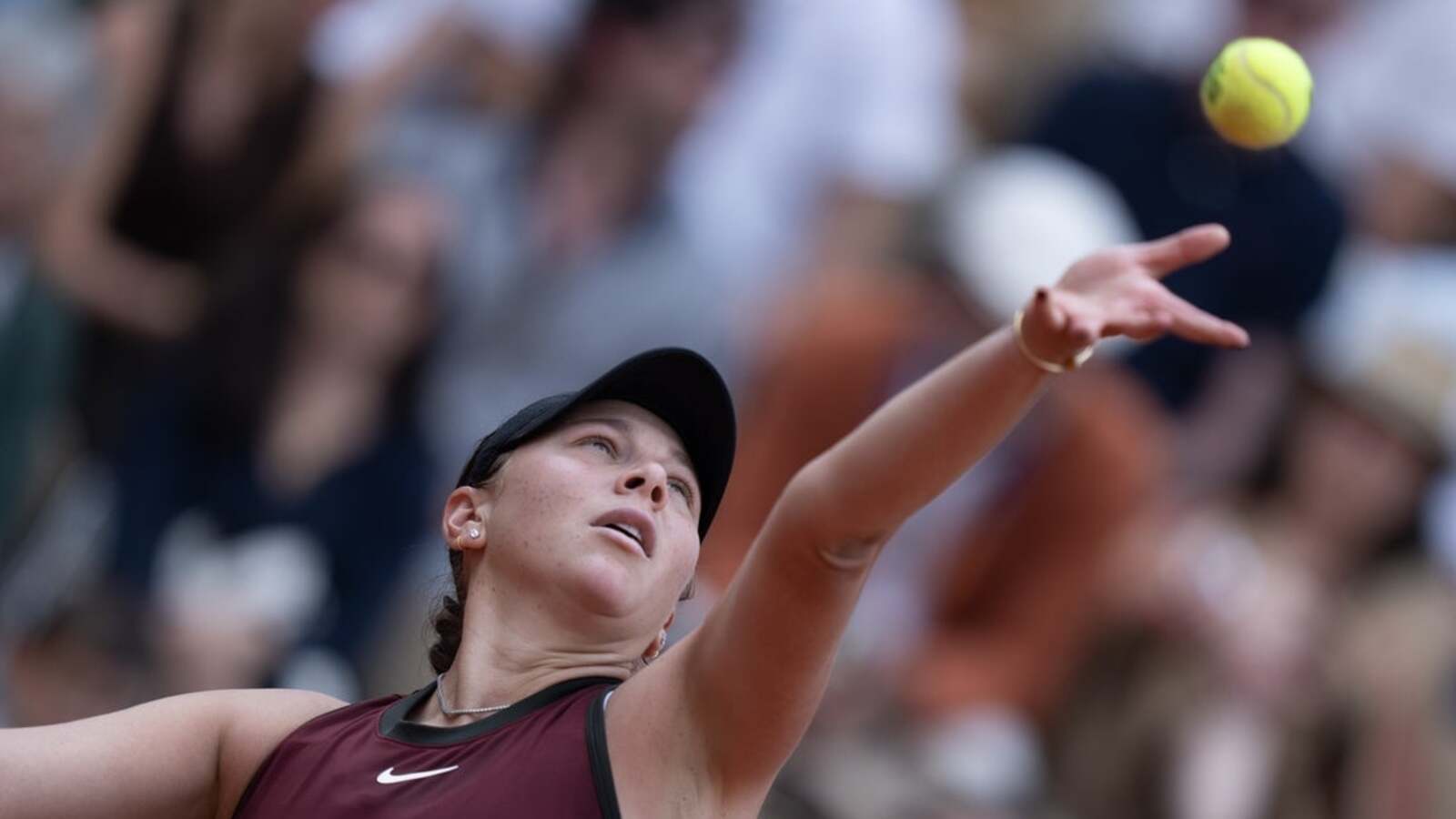WTA roundup: Amanda Anisimova rallies past Jodie Burrage in London