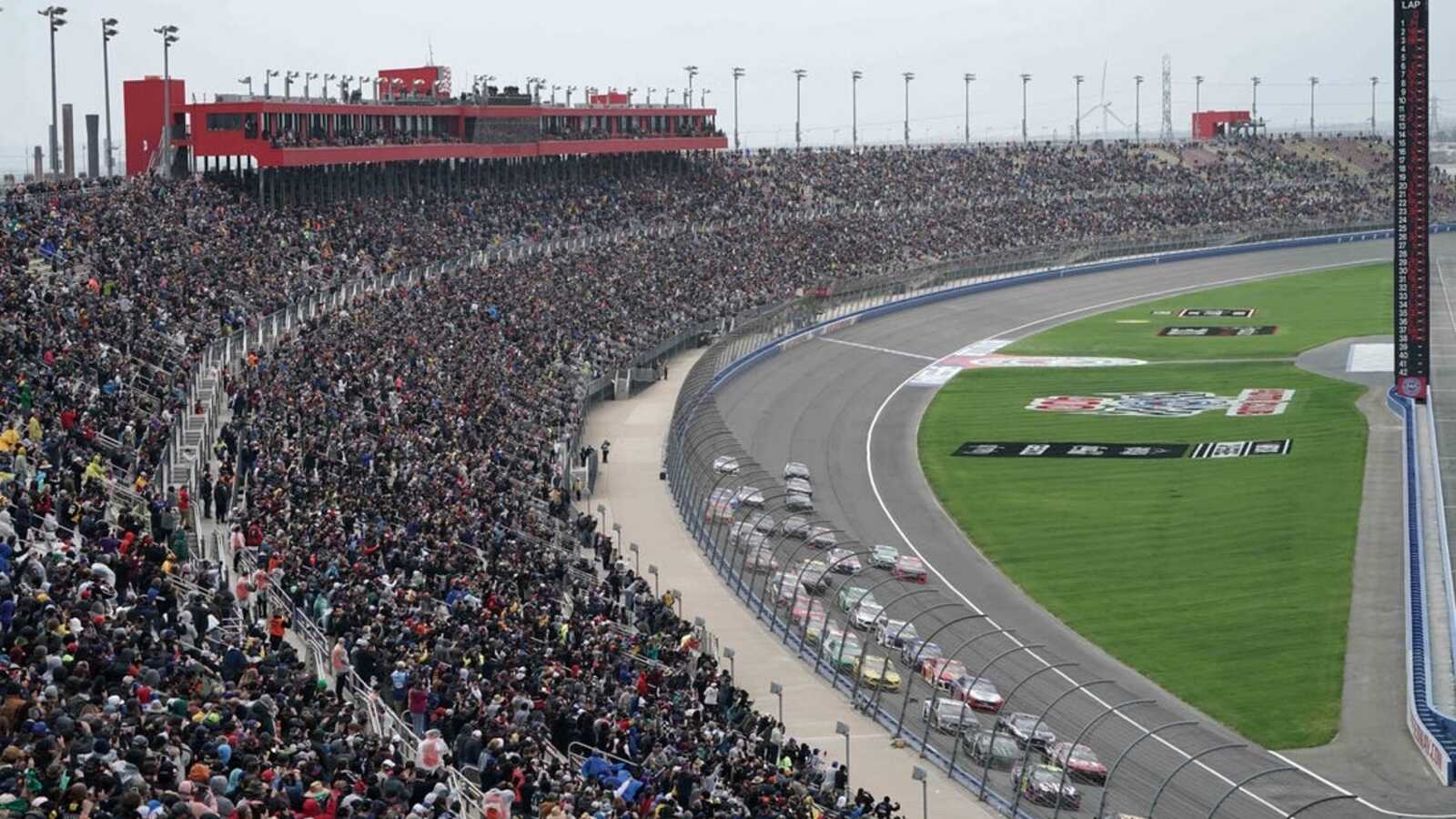 Report: NASCAR sells majority of Auto Club Speedway