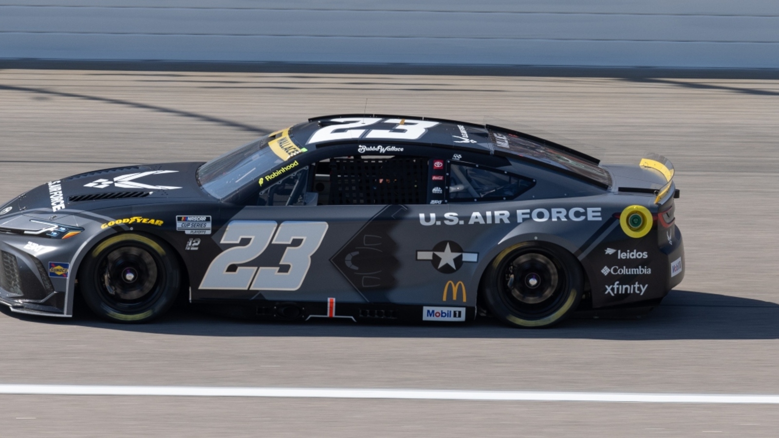 NASCAR insiders react to disastrous Toyota Kansas result after final restart: ‘Completely let it get away’