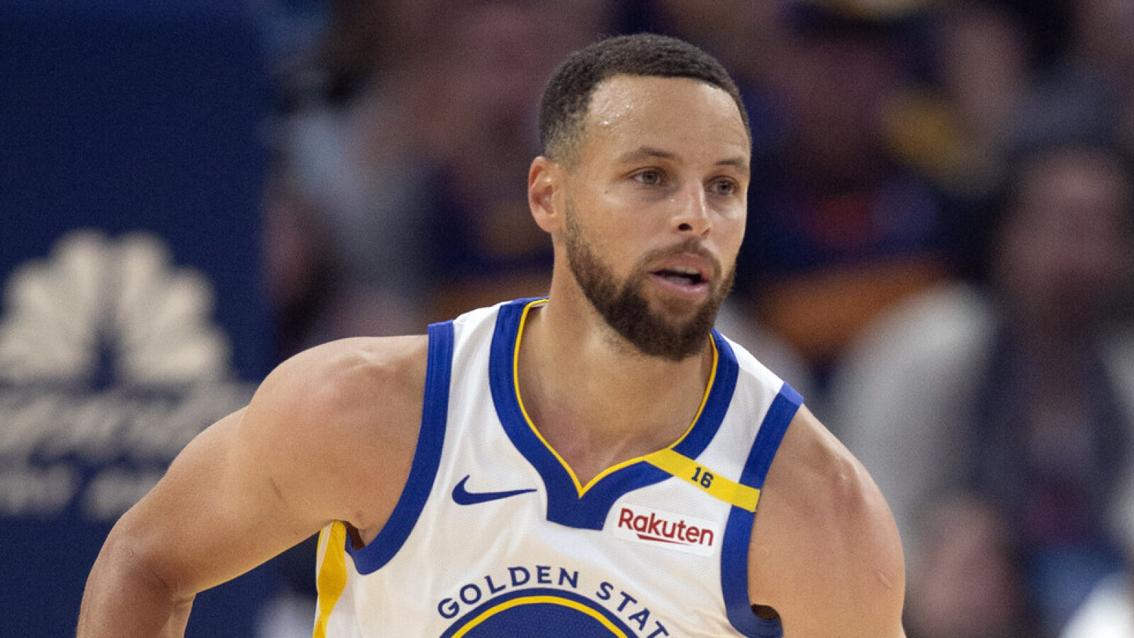 Warriors' Stephen Curry leaves game vs. Clippers with injury