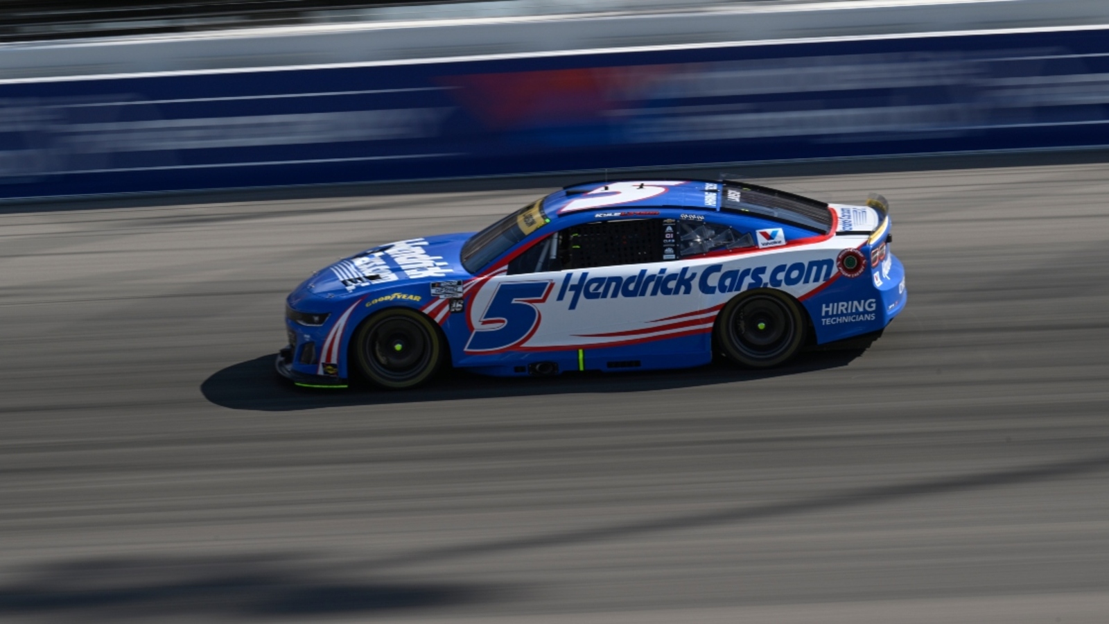 Denny Hamlin calls attention to recent Kyle Larson mistakes, claims criticism is deserved