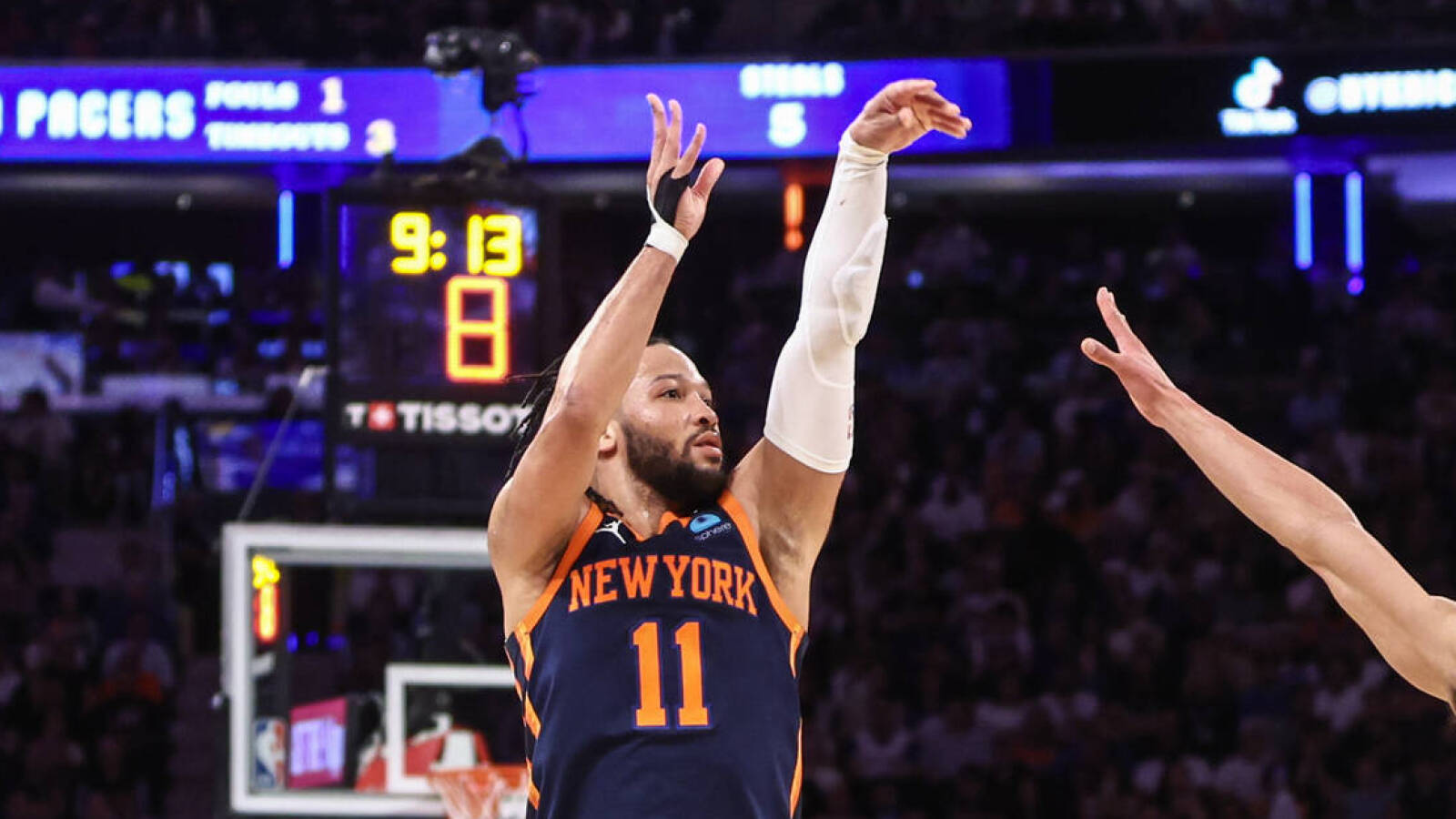 Watch: Undersized Knicks dominate paint early in Game 5