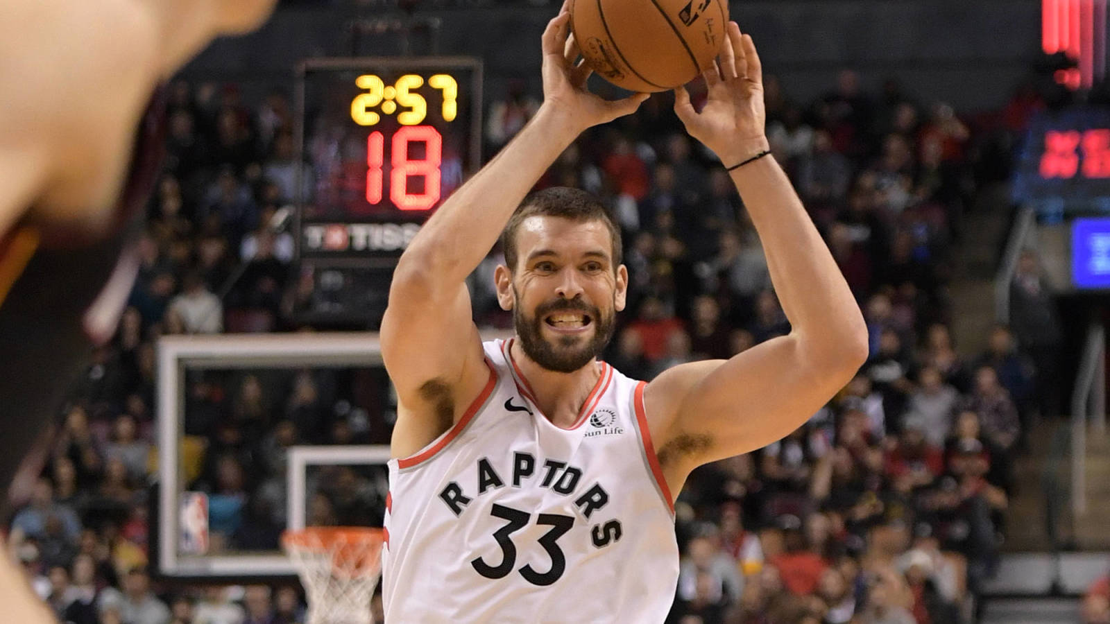Lakers sign three-time All-Star Marc Gasol to two-year deal