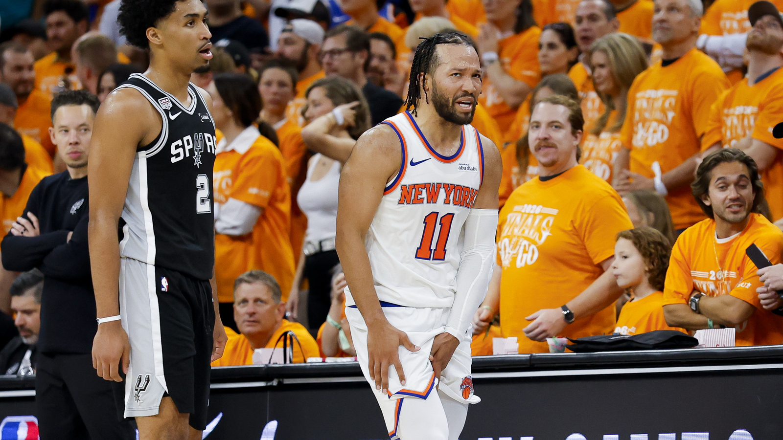 Jalen Brunson gives injury updates after leading Knicks to Game 1 NBA Finals win over Spurs