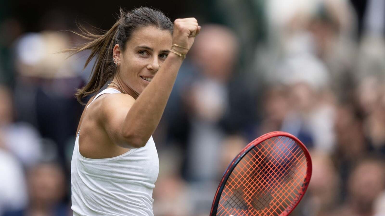 Emma Navarro dumps top seed Iga Swiatek in Beijing
