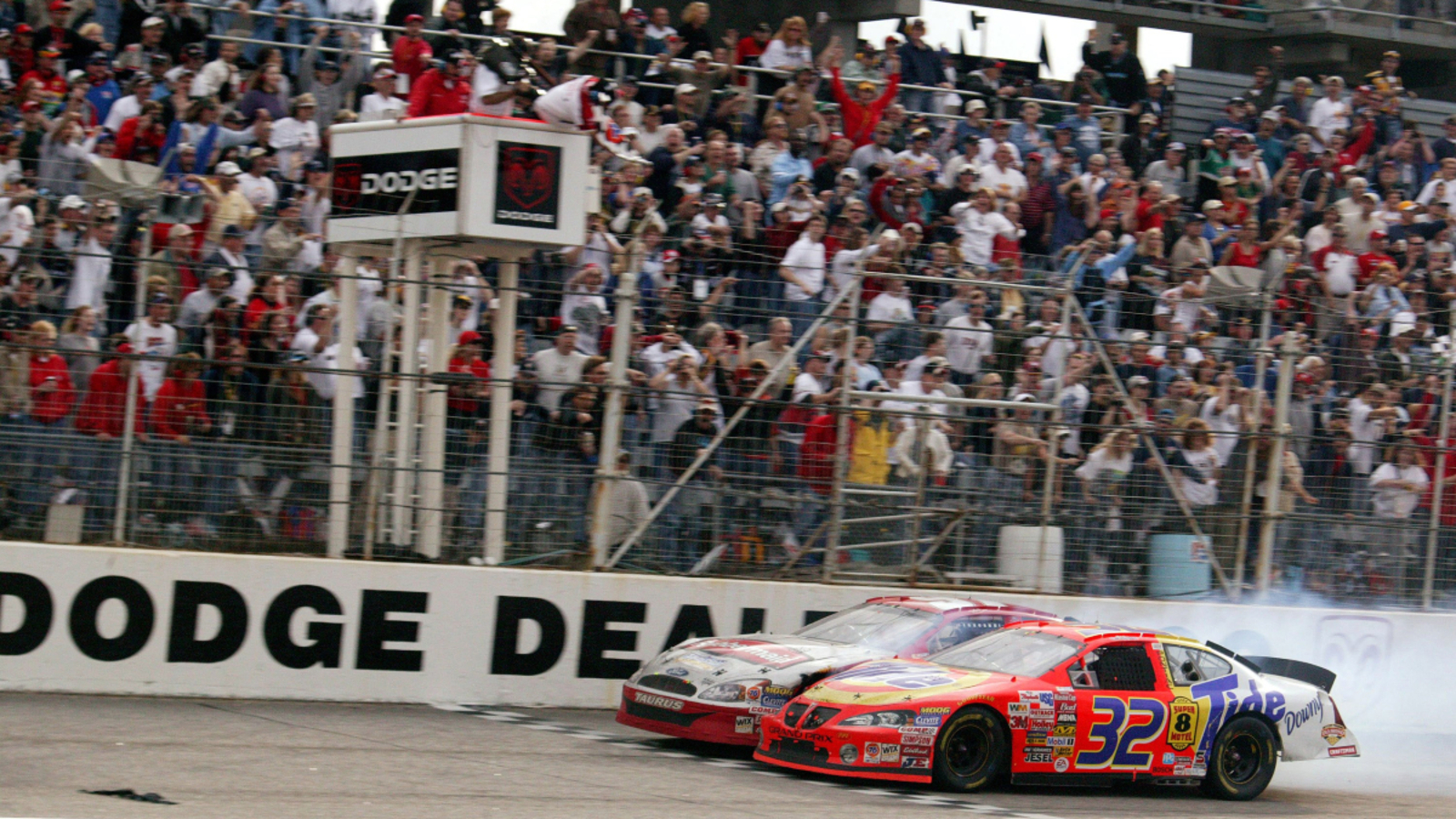 Darlington Throwback: Ricky Craven, Kurt Busch duel in closest finish in NASCAR history