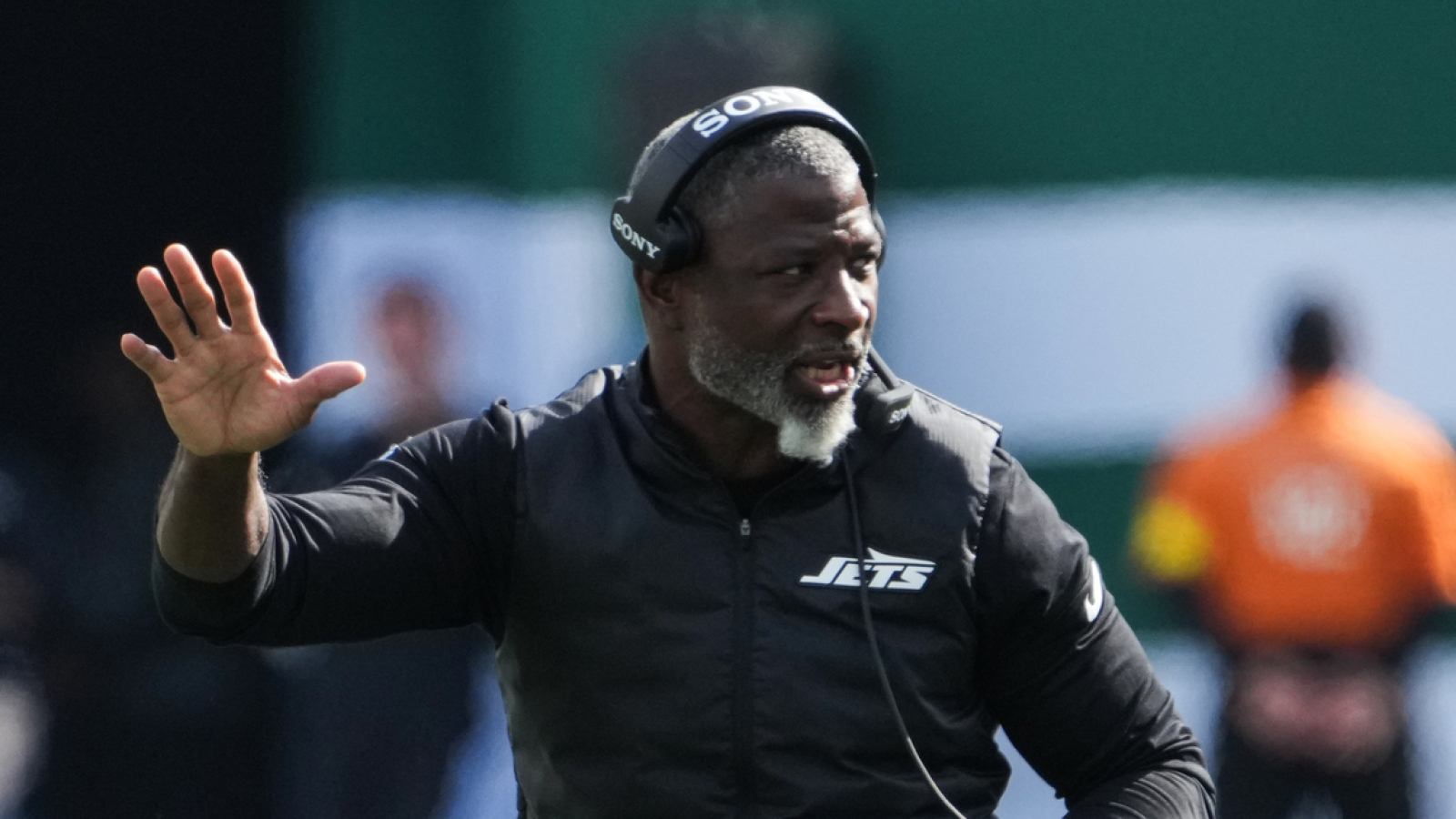 Jets make in-game quarterback change as offense continues to sputter