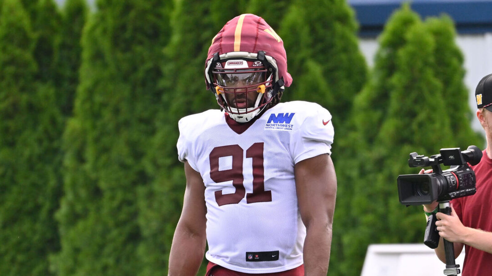 Commanders' Deatrich Wise Jr. carted off the field after suffering gruesome injury
