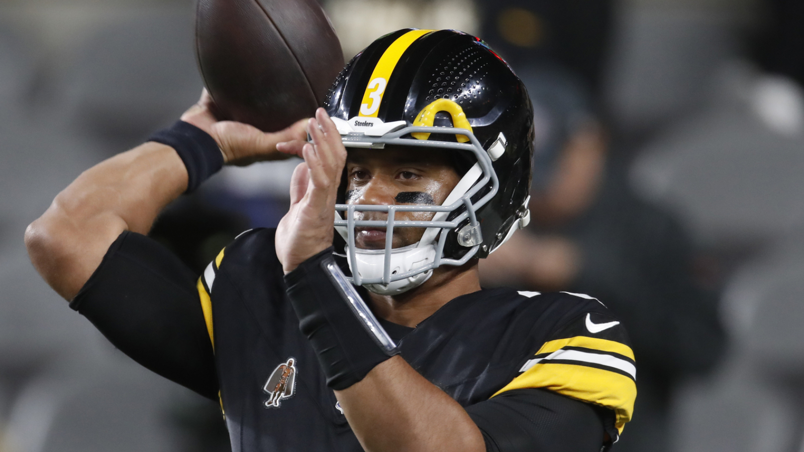 Russell Wilson reacts to Steelers fans’ boos, Justin Fields chants