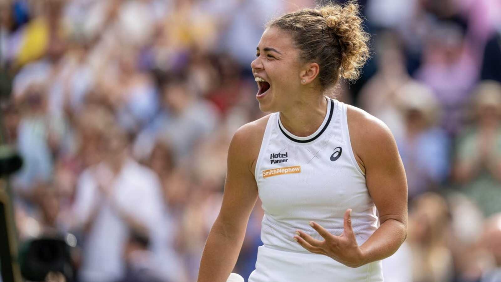 Wimbledon: Krejcikova favored in unlikely final vs. Paolini