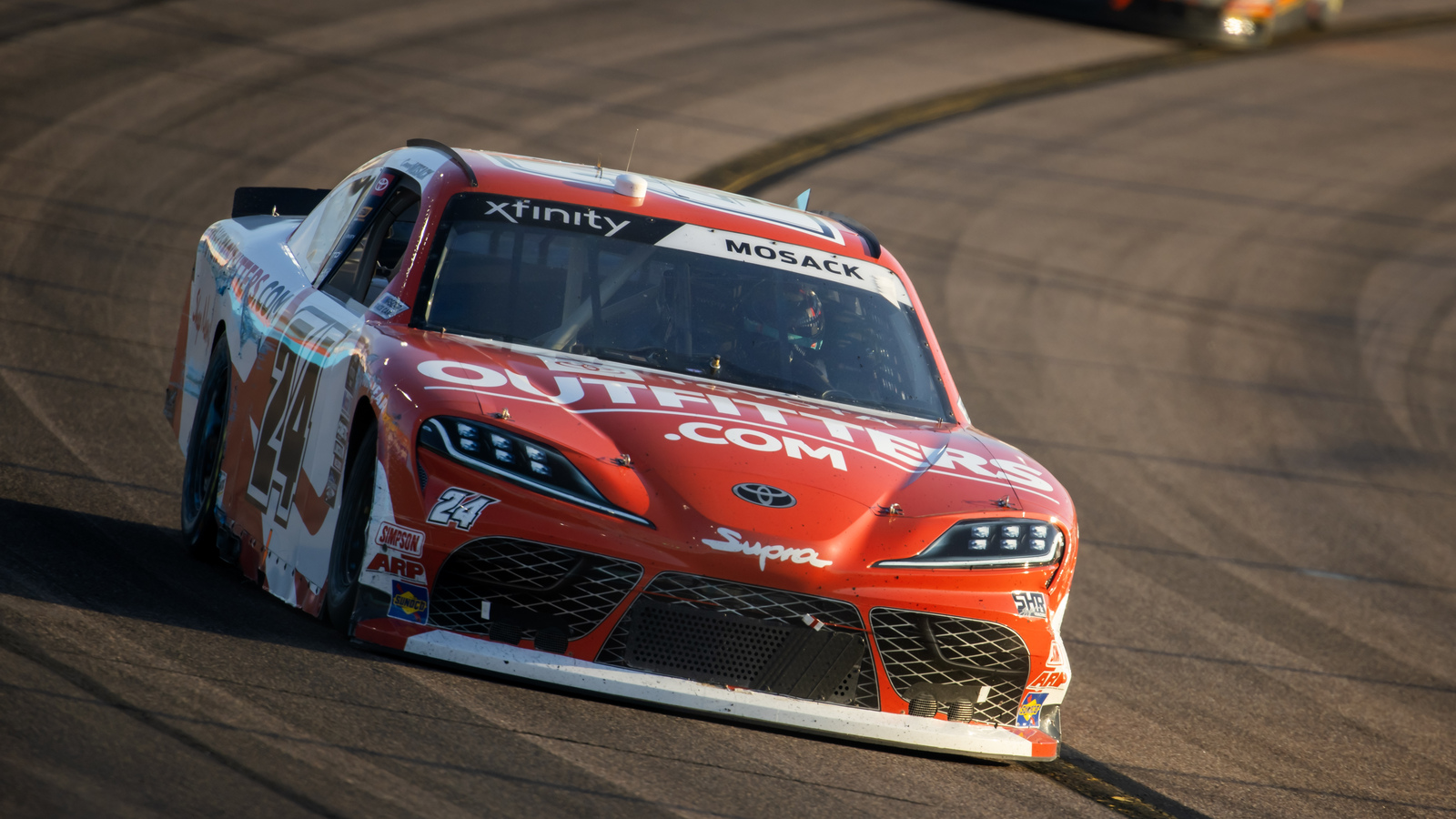 Chaotic wreck causes red flag during Truck Series championship at Phoenix