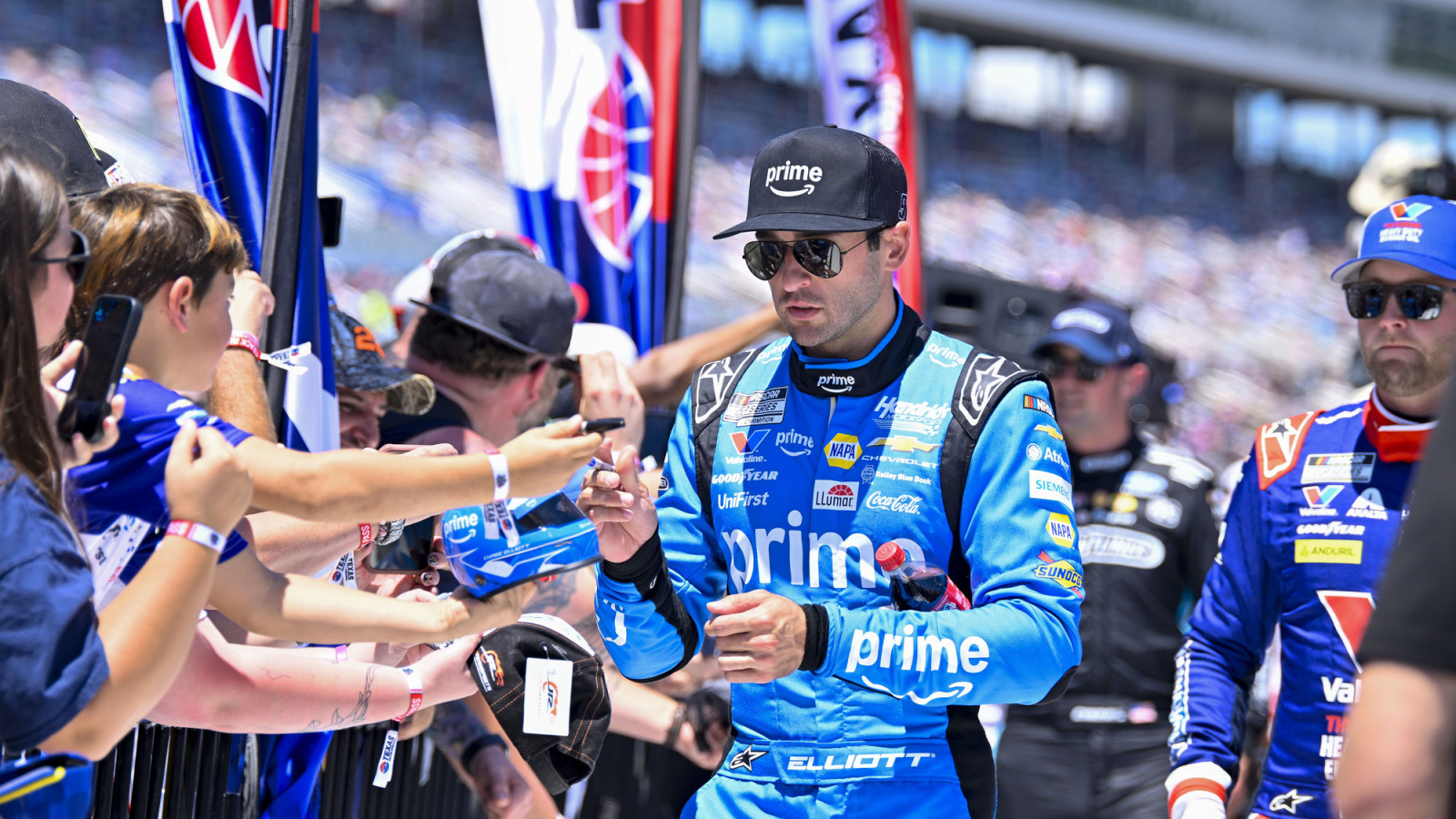 Chase Elliott Weighs Rivalry Respect in Denny Hamlin Comparison