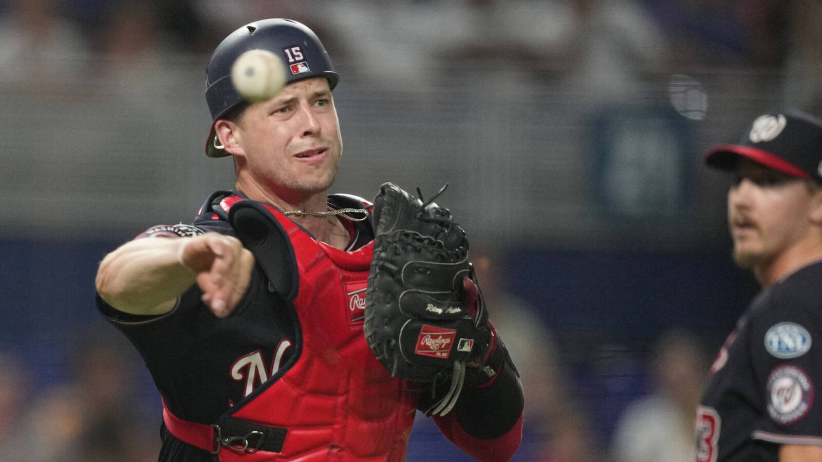 Nationals catcher sent to IL with hamate fracture