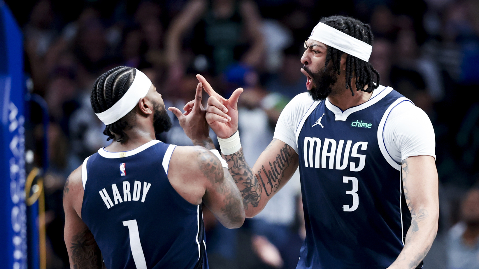 Watch: Anthony Davis has first clutch moment with Mavericks