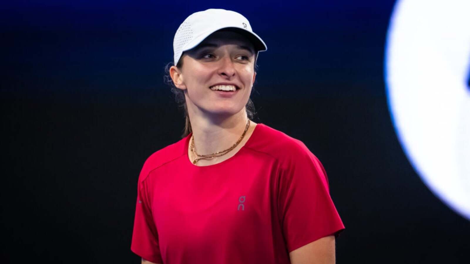 Iga Swiatek hits with ATP player ahead of Madrid Open debut