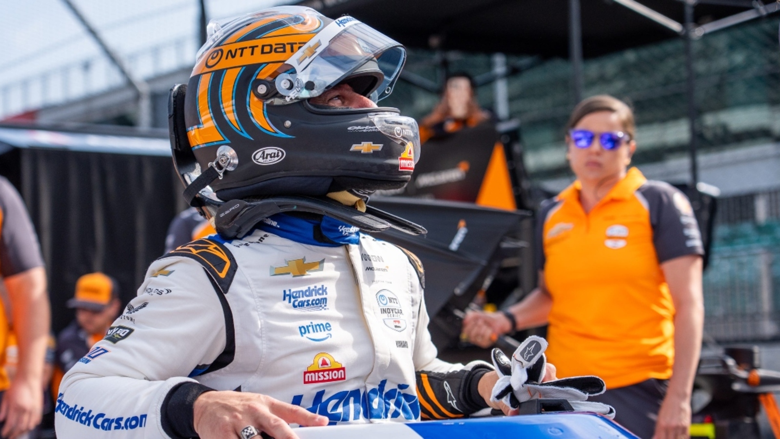 Kyle Larson spins head-on into outside wall, wrecks during Indy 500 practice