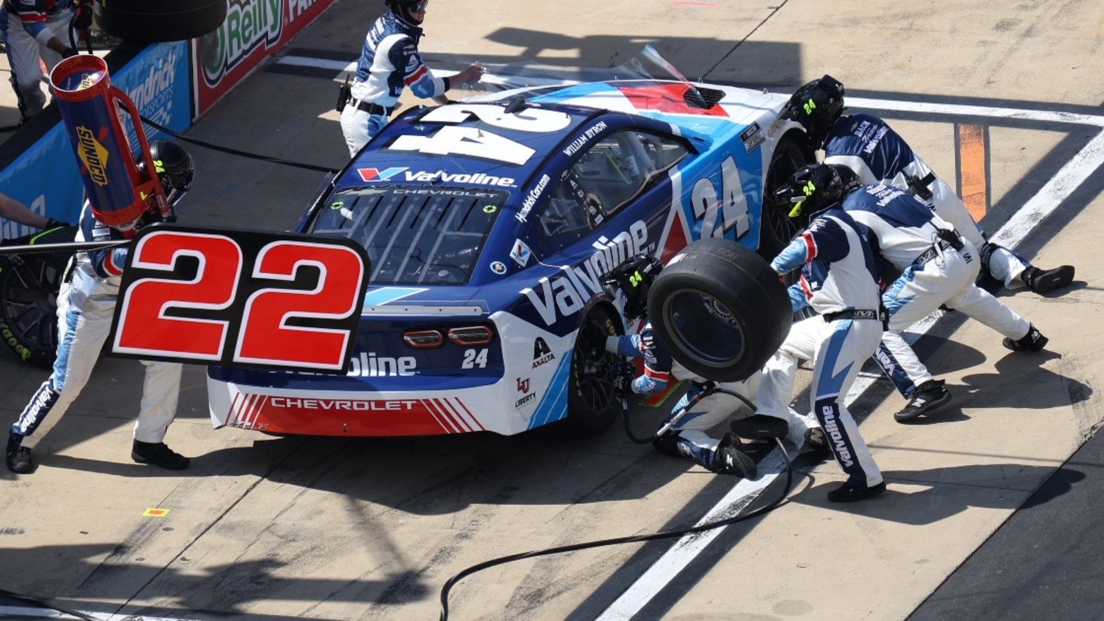 Kevin Harvick reacts to disastrous day for William Byron at Bristol: ‘Definitely raises some eyebrows’