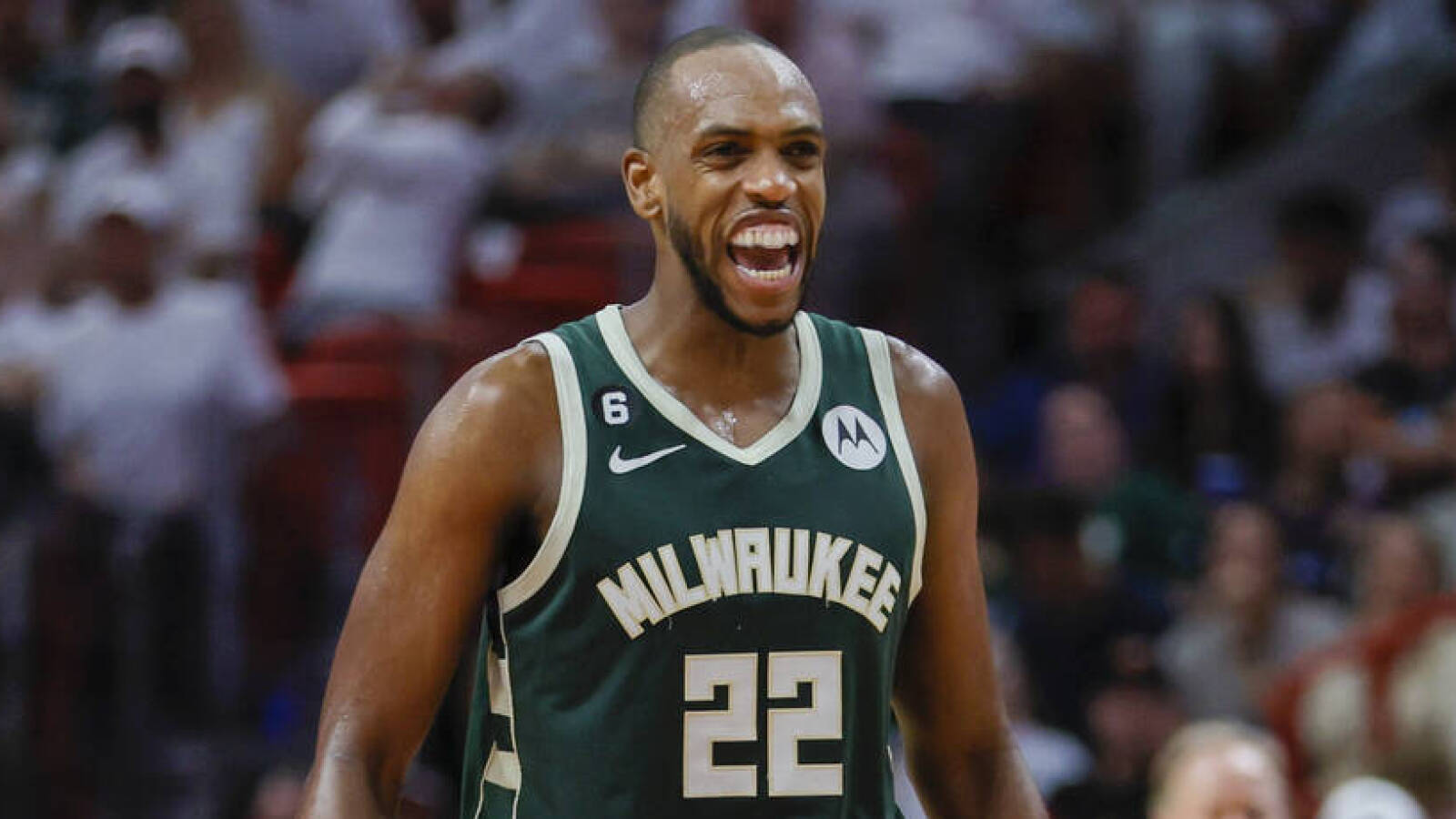 Bucks agree to multiyear deal with three-time All-Star
