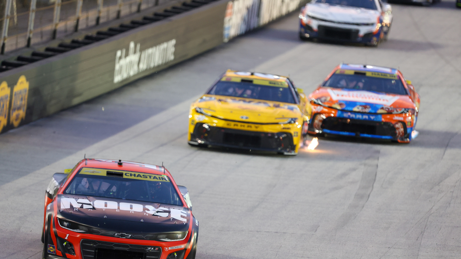 NASCAR ejects 4 car chiefs, 1 engineer after Cup Series tech claims Kyle Larson and Ross Chastain at Bristol