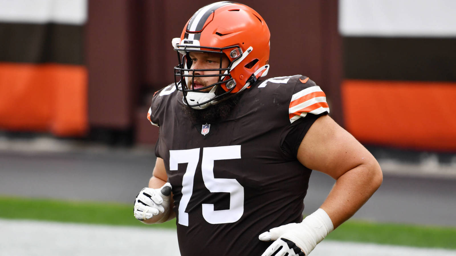 Browns activate Pro Bowl LG Joel Bitonio from reserve/COVID-19 list - NewsOpener Browns activate Pro Bowl LG Joel Bitonio from reserve/COVID-19 list