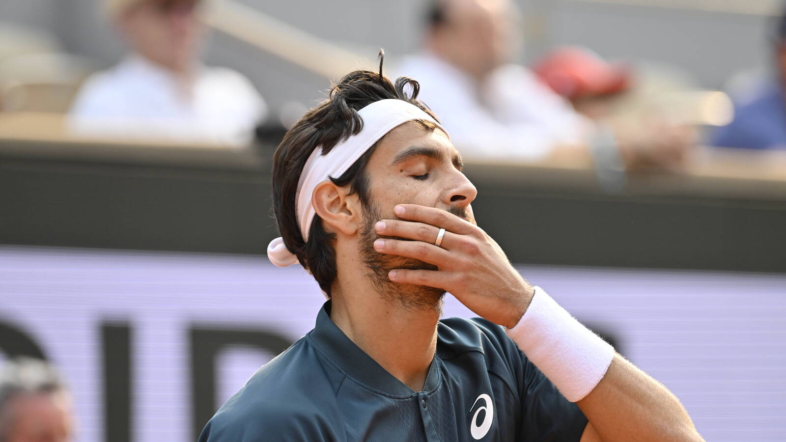 'An unfortunate moment': Lorenzo Musetti reacts to line judge scare in French Open
