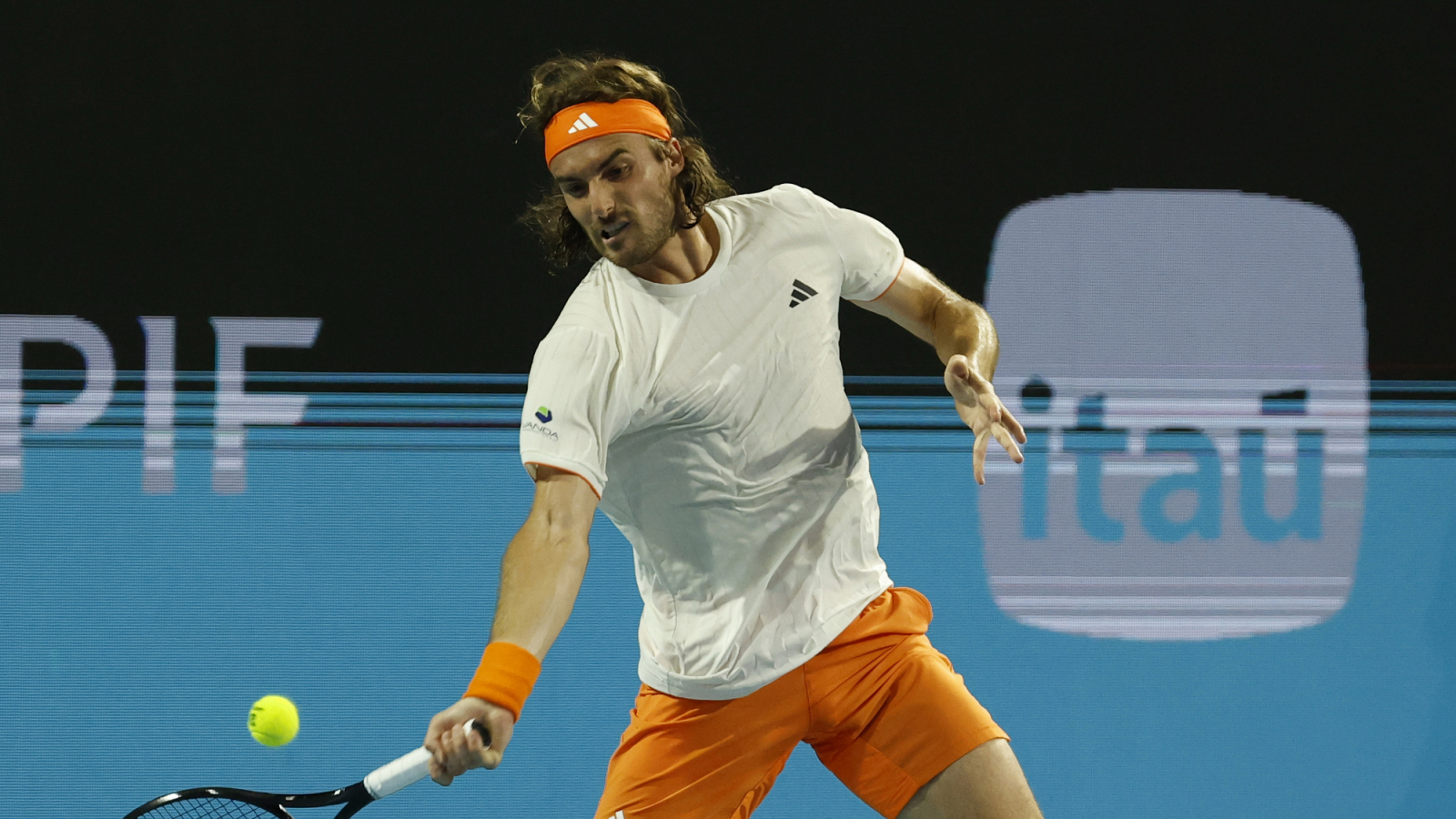 Watch: Major concern as Stefanos Tsitsipas' mother tries to coach while father shouts 'leave him alone'