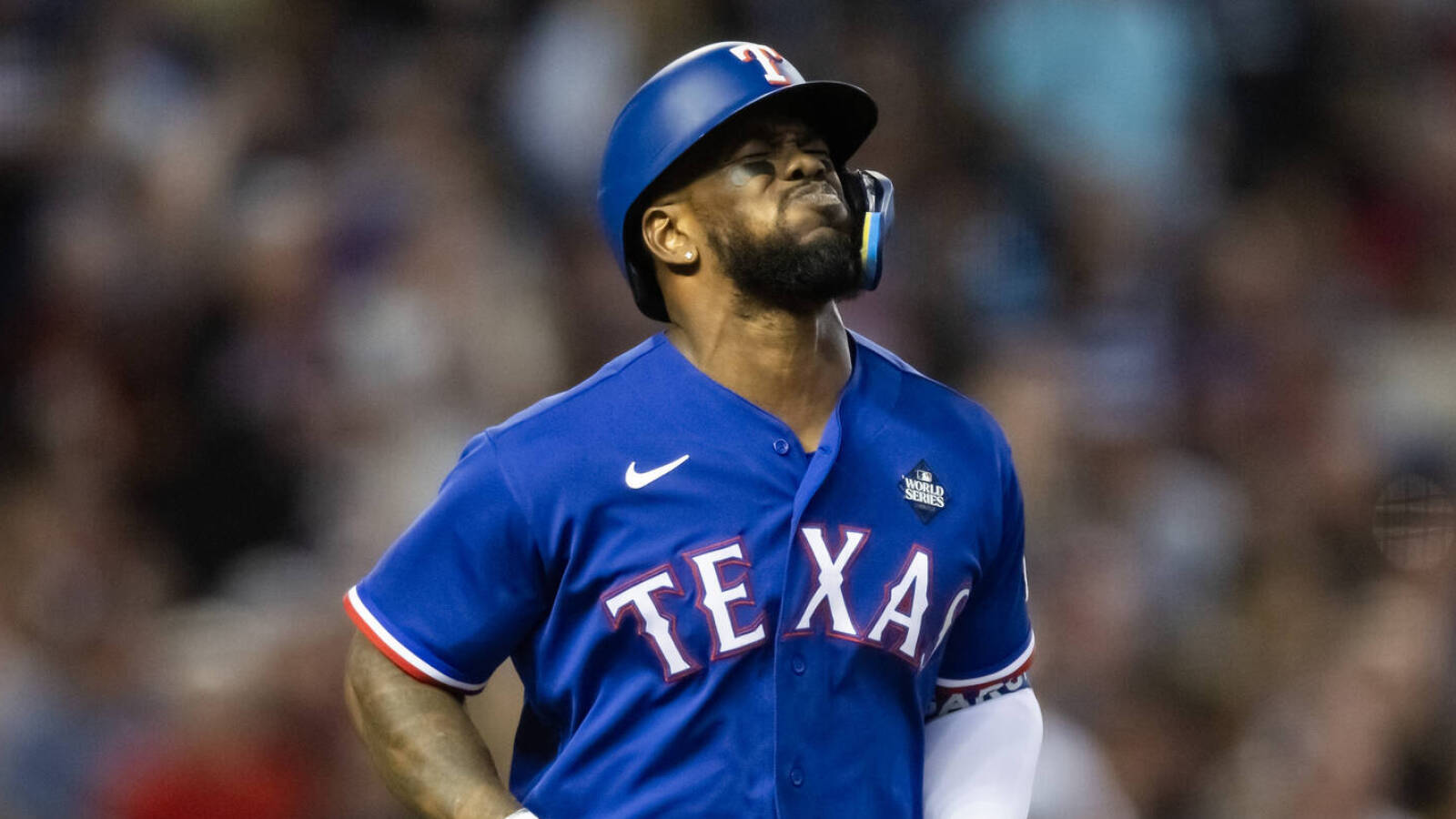 Rangers agree to two-year deal with star outfielder