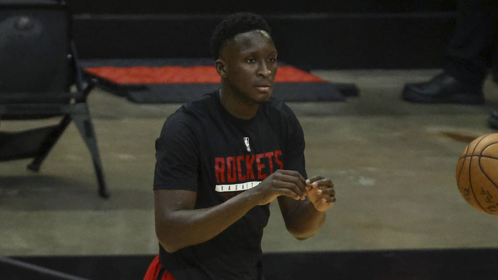 Heat's Victor Oladipo to miss at least four games with knee injury