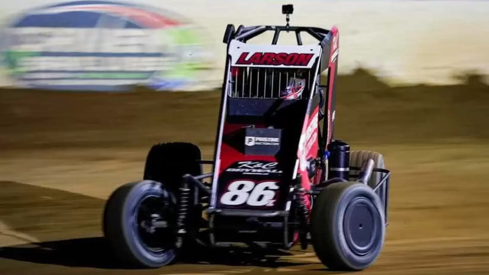 The Golden Driller Slips Away: How Kyle Larson’s Chili Bowl Run Ended in Heartbreak