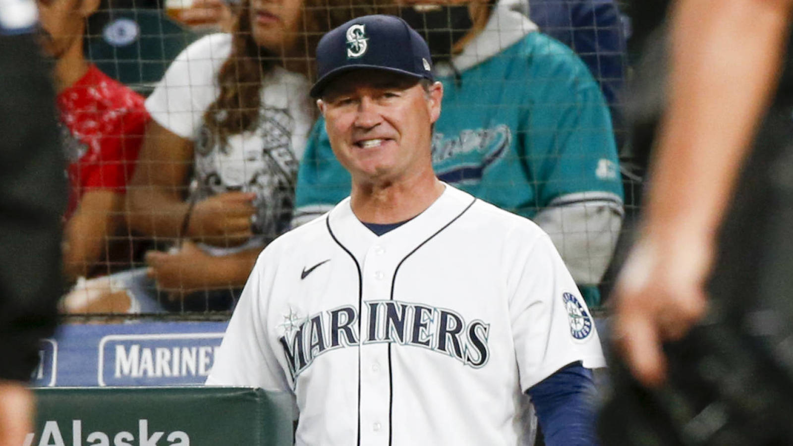 Mariners promote Jerry Dipoto, extend manager Scott Servais