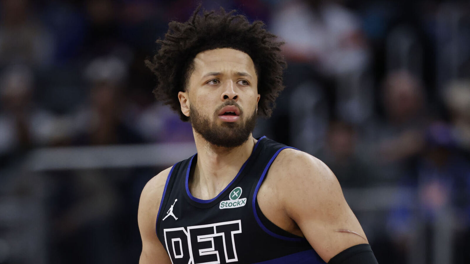 Surging Pistons put East on notice