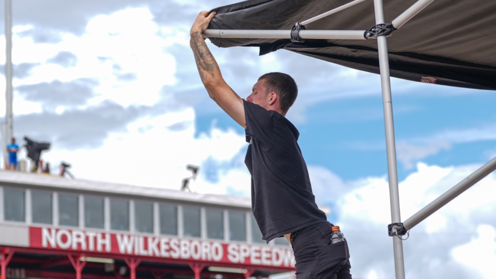 http://www.yardbarker.com/media/5/c/5c0979a771dbc2ff69cbfd4998e06cf8856f2ac2/thumb_16x9/North-Wilkesboro-NASCAR.jpg