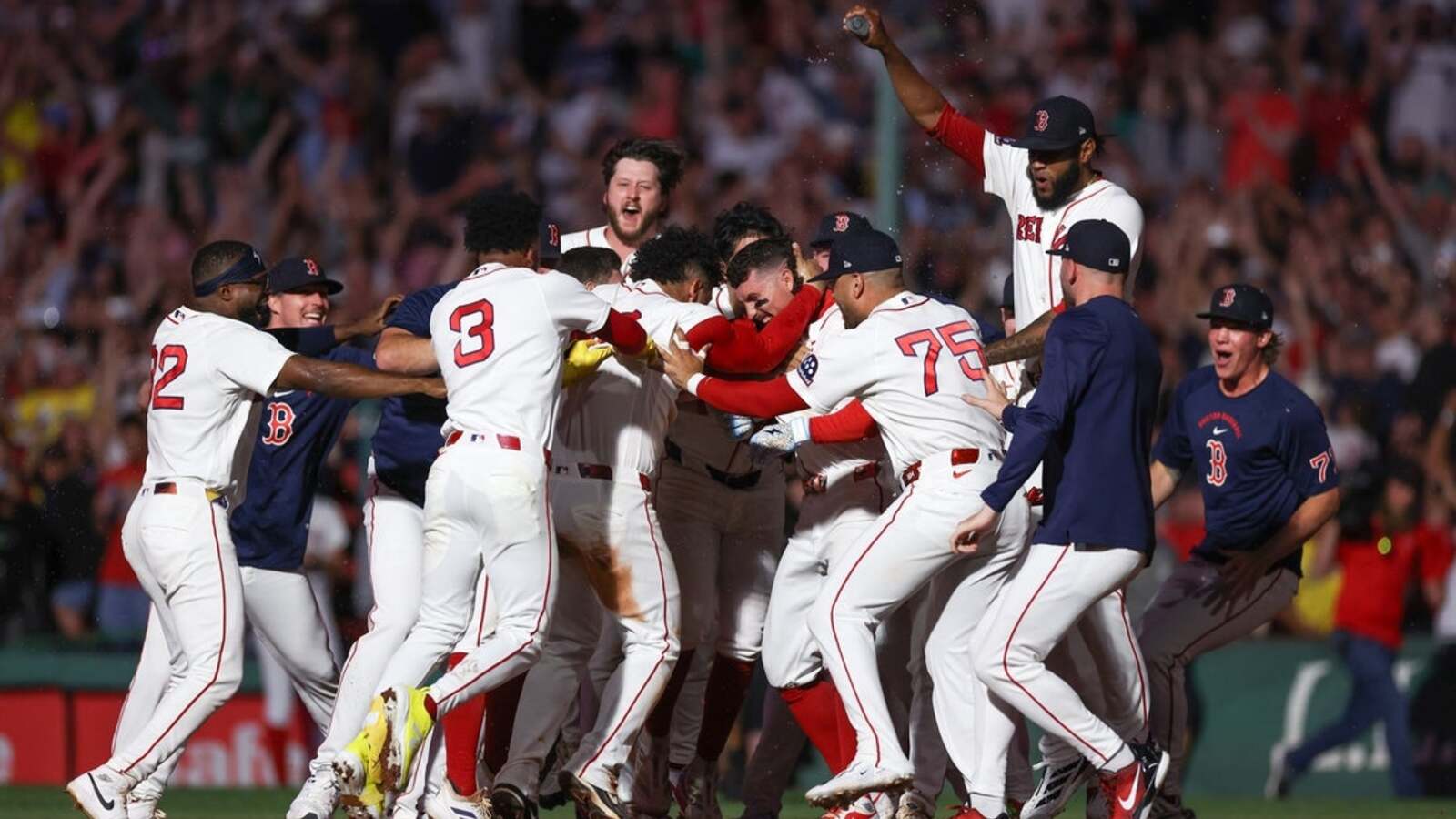 MLB roundup: Red Sox rally in 10th, complete 4-game sweep of Yanks