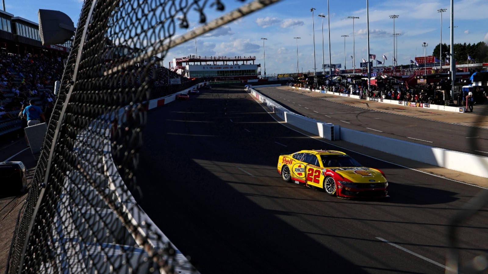 http://www.yardbarker.com/media/5/e/5e556d4e7d29c73c8468d57215f60803adb8adea/thumb_16x9/denny-hamlin-questions-odd-joey-logano-interview-frustration-with-christopher-bell-after-all-star-ra.jpg