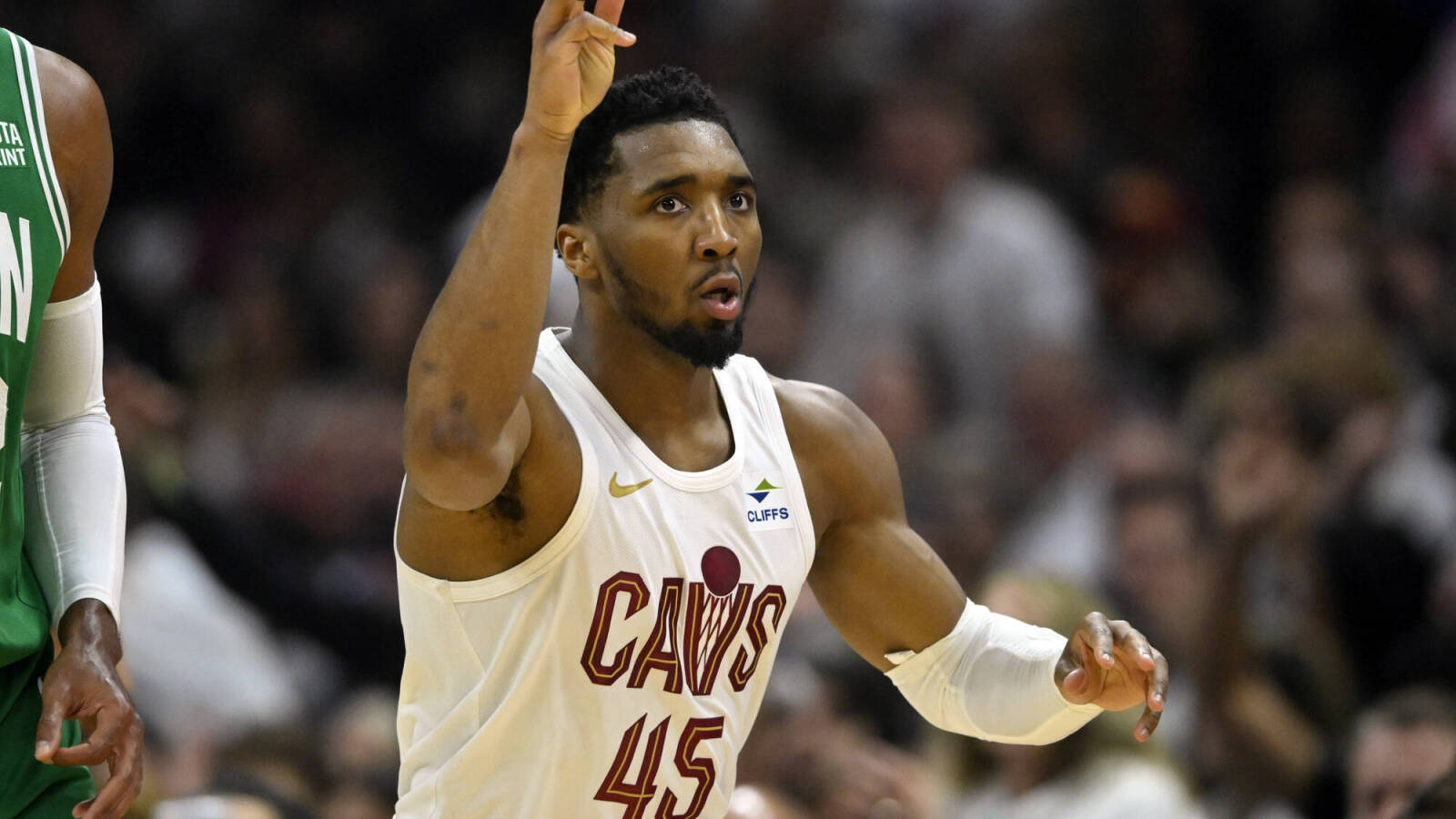 Watch: An outstanding first half by Donovan Mitchell keeps the Cavaliers alive in Game 3 vs. Celtics