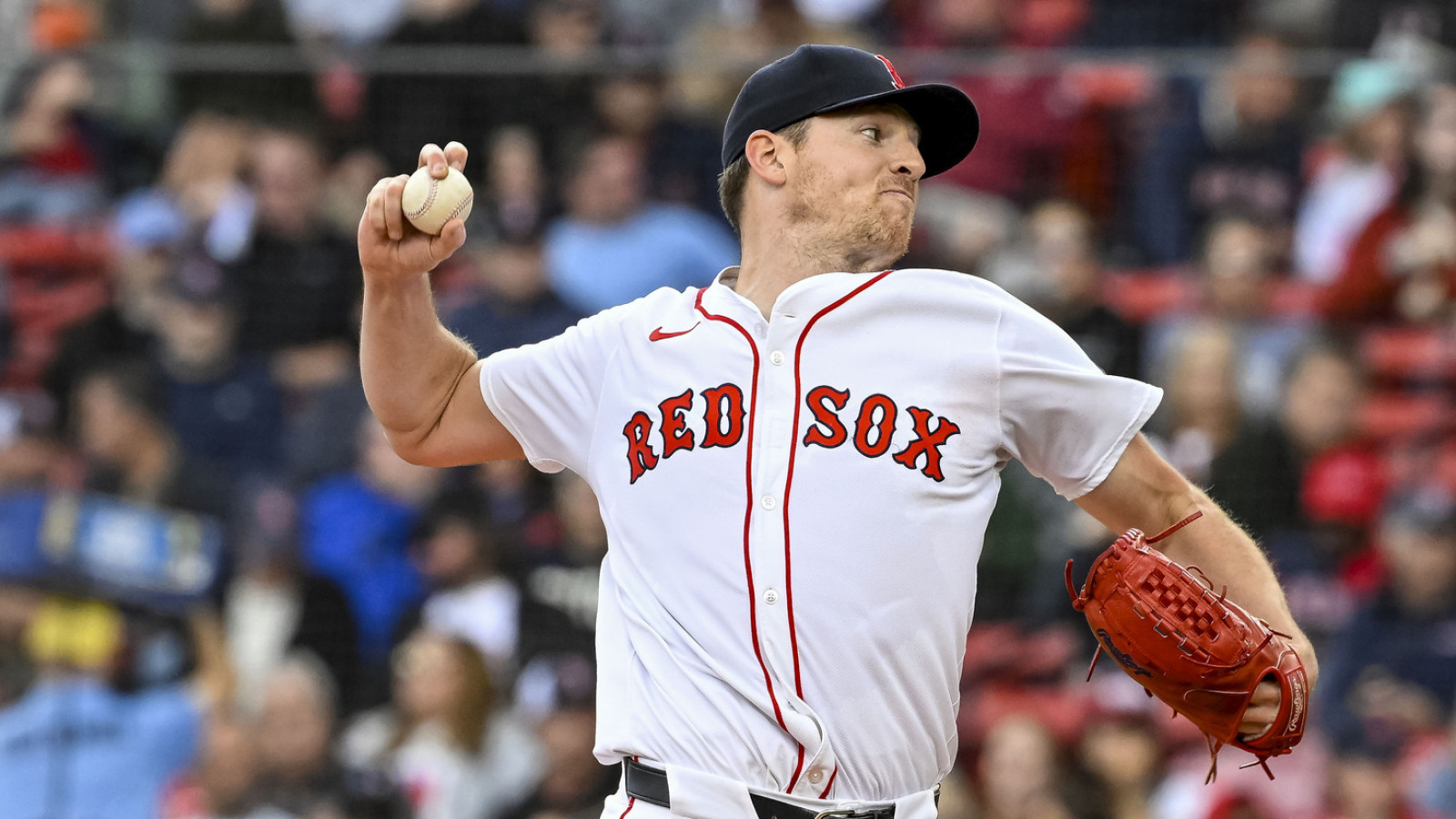 Padres score first big offseason signing with former Red Sox pitcher