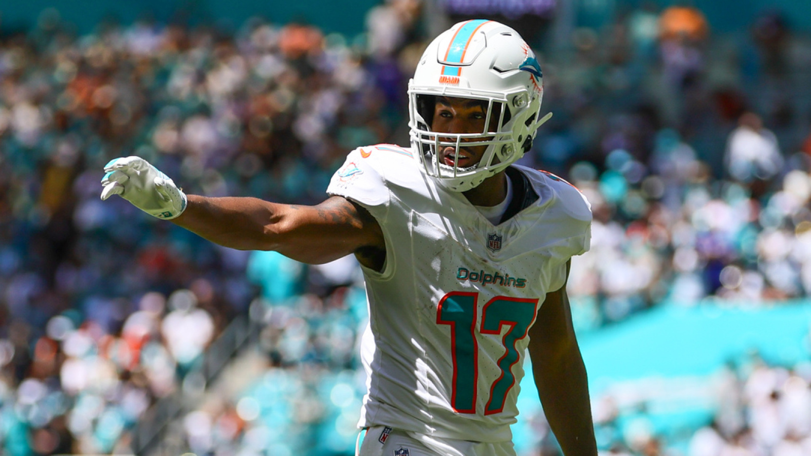 Insider reveals why Dolphins' Jaylen Waddle didn't play vs. Bears