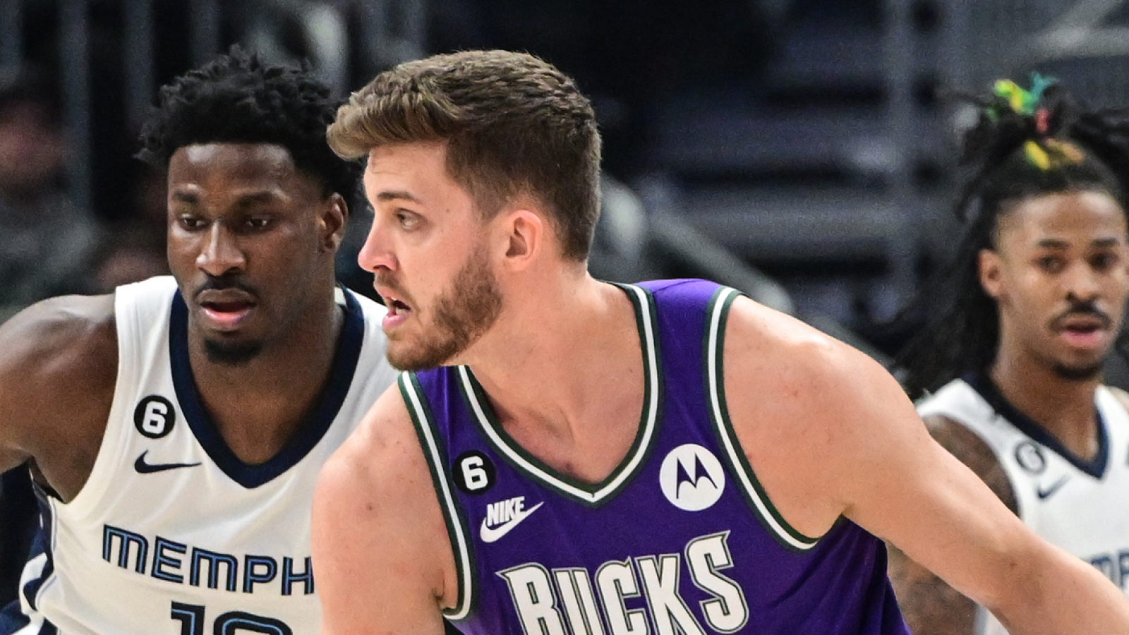 Meyers Leonard announces retirement from basketball