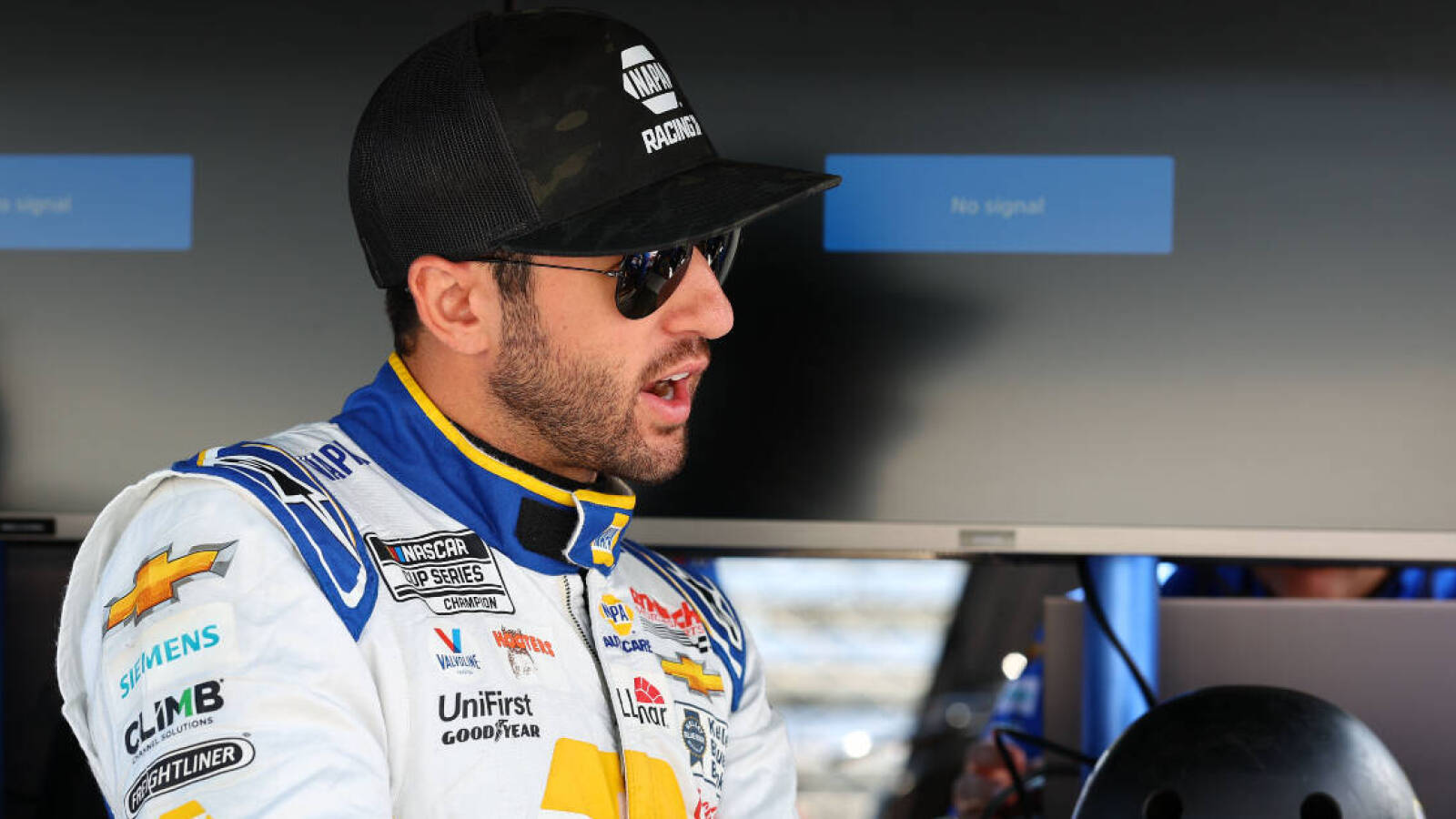 Chase Elliott confronted Mike Rockenfeller post-race for blocking him during Verizon 200